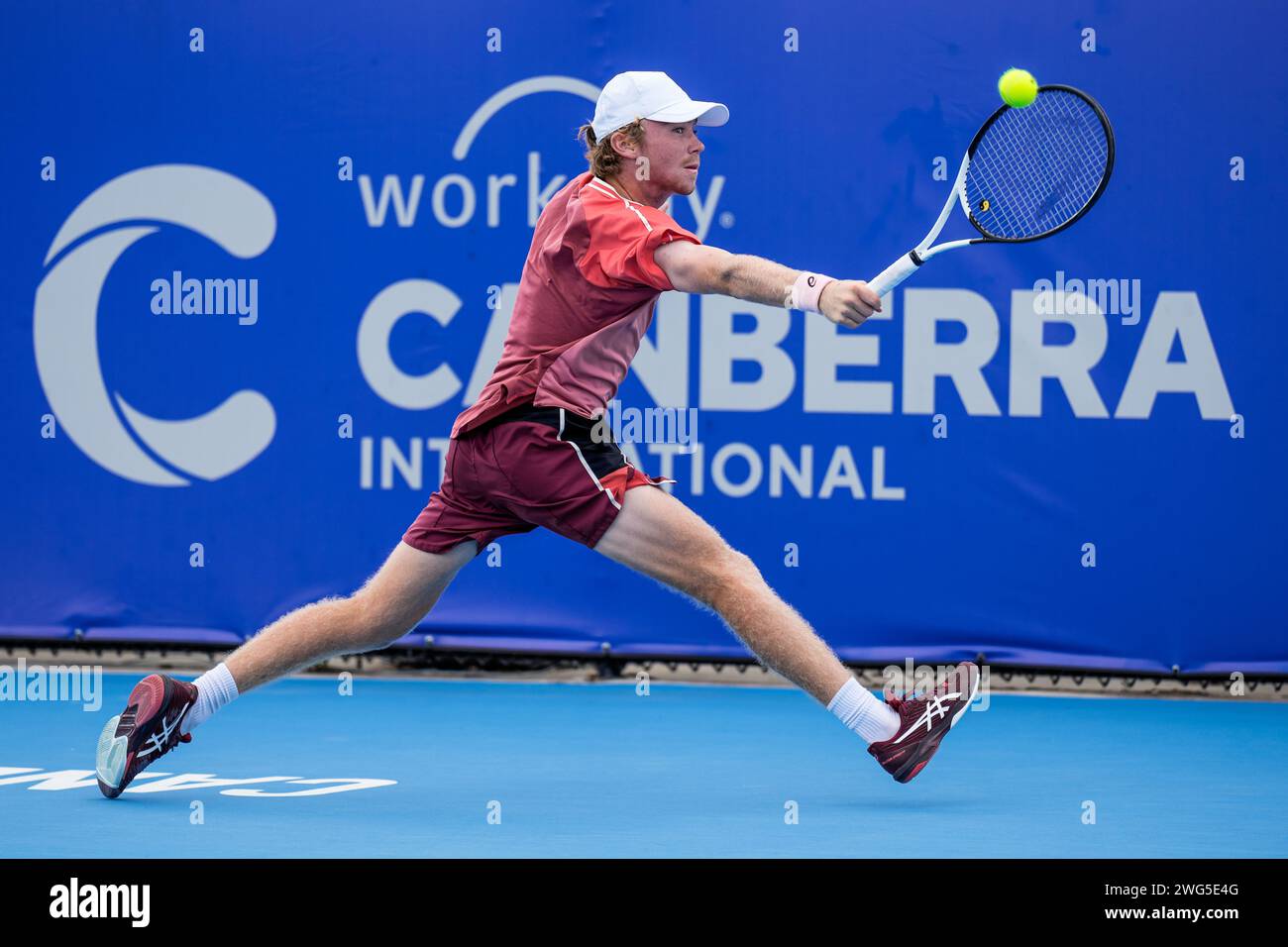 Hayden Jones dell'Australia in azione durante le qualificazioni per il torneo Canberra International ATP Challenger 125 del 2024 Foto Stock