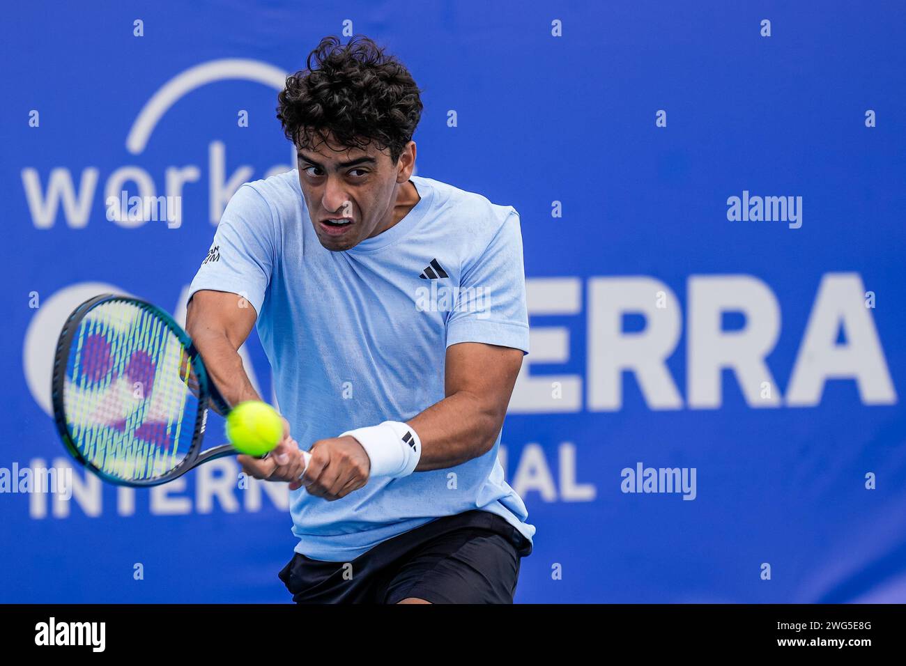 Abdullah Shelbayh di Jordan in azione durante le qualificazioni per il torneo Canberra International ATP Challenger 125 del 2024 Foto Stock