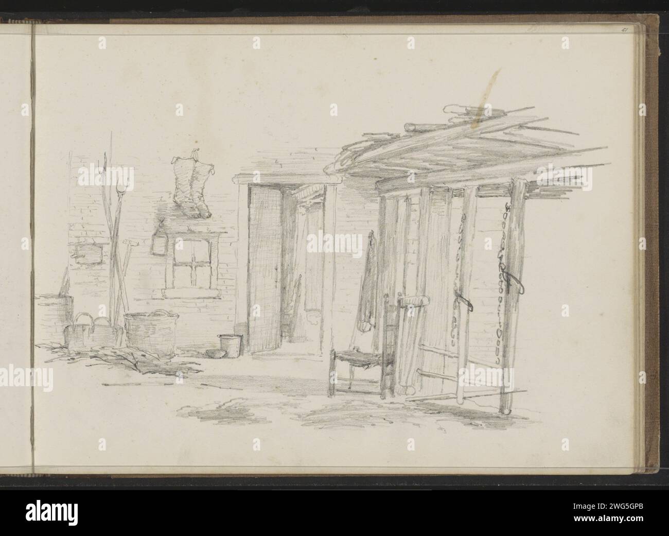 Retro di una casa colonica, 1859 - 1864 Vista della porta aperta della casa. Accanto alla porta sono presenti alcuni stivali e cestini, benne e forcelle. Pagina 51 retto da un libro di schizzi con 77 fogli. carta. cottage a matita. aprire la porta. stivali. attrezzi agricoli: forcone Foto Stock