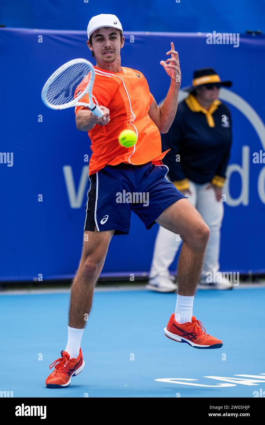 Zachary Svajda degli Stati Uniti in azione durante il Round of 32 del torneo Canberra International ATP Challenger 125 2024 Foto Stock