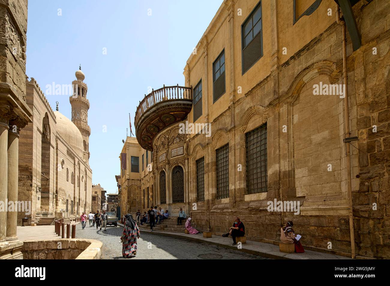 La Moschea Madrasa del complesso Sultan Barquq in Muizz Street al Cairo, Egitto Foto Stock