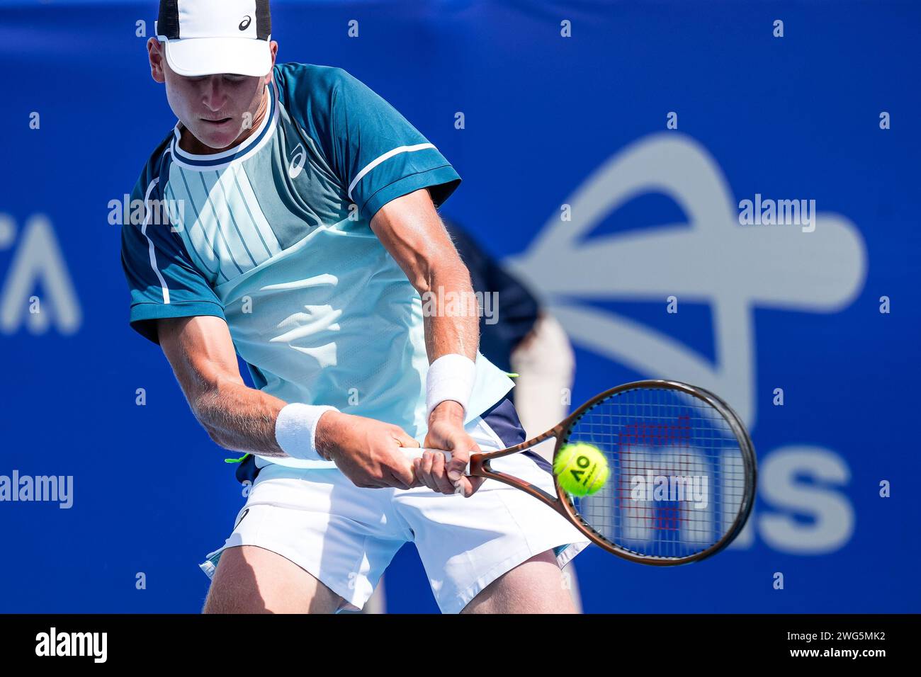 Pavle Marinkov dell'Australia in azione durante il Round of 16 del torneo Canberra International ATP Challenger 125 del 2024 Foto Stock