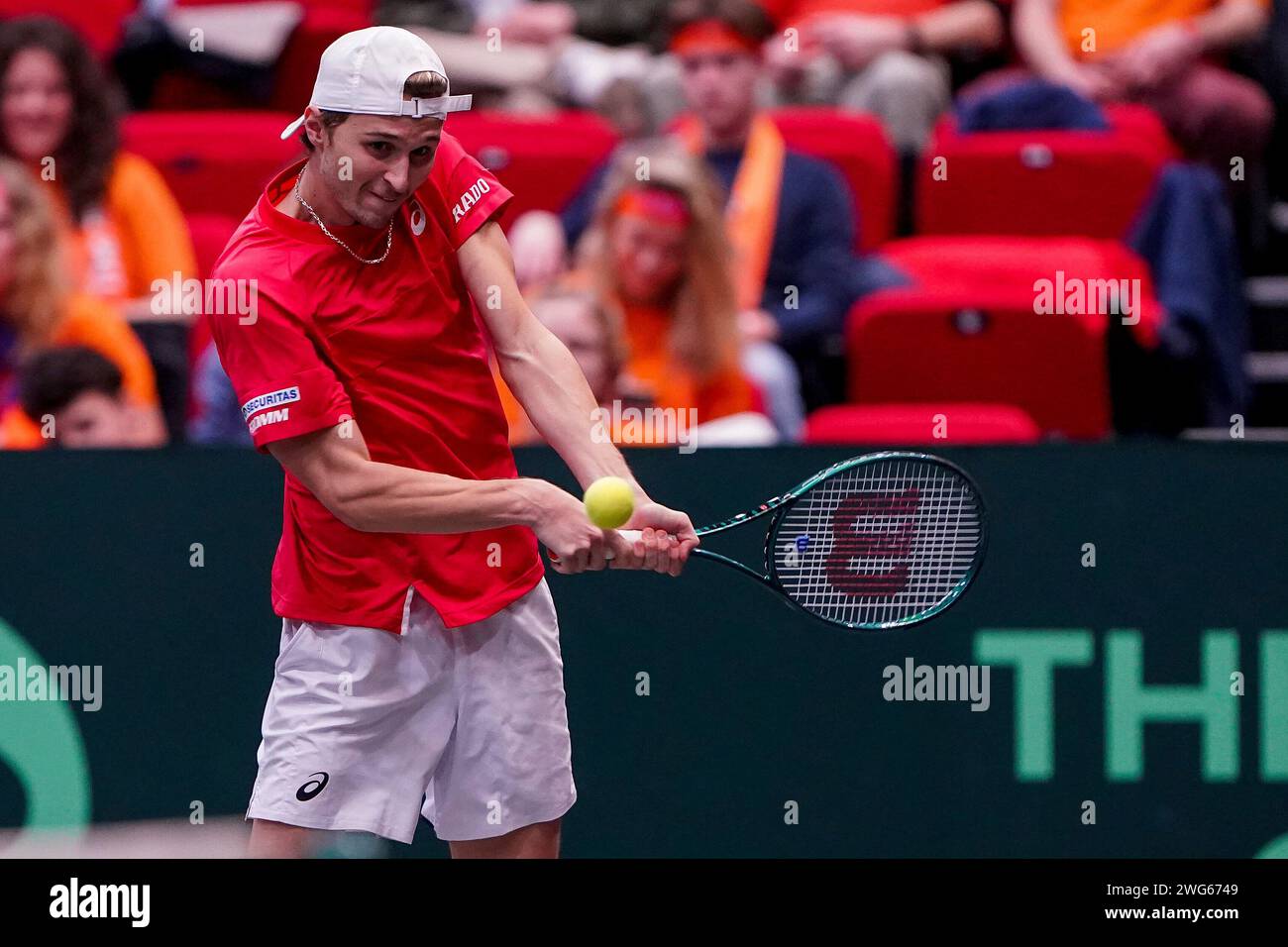 Groningen, Paesi Bassi. 3 febbraio 2024. GRONINGEN, PAESI BASSI - 3 FEBBRAIO: La Svizzera Leandro Riedi durante la partita di qualificazione di Coppa Davis 2024 tra Paesi Bassi e Svizzera al MartiniPlaza il 3 febbraio 2024 a Groningen, Paesi Bassi. (Foto di Andre Weening/Orange Pictures) credito: dpa/Alamy Live News Foto Stock