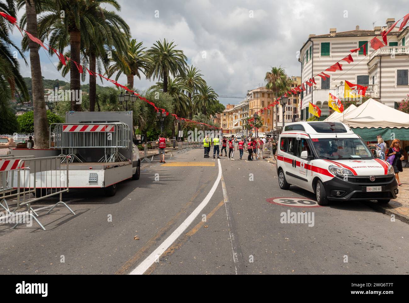 Passeggiata di Vittorio Veneto dopo il Panegirico alla Terra della Festa di nostra Signora di Montallegro, quando si accendono migliaia di violentatori, Rapallo Foto Stock