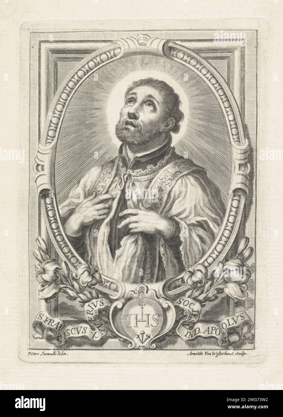 H. Franciscus Xaverius, Arnold van Westerhout, dopo Pietro Locatelli, 1665 - 1725 stampa Ritratto di San Francesco Xaverius. Sotto la cornice del suo ritratto di gigli, un cartiglio con il monogramma dei gesuiti e un banderolo con un'iscrizione in latino. Incisione / incisione su carta italiana del missionario gesuita Francesco Saverio; possibili attributi: Croce, crocifisso, cuore fiammeggiante, indiano, lily, torcia. IHS ('Iesus Hominum Salvator')  simbolo di Cristo Foto Stock