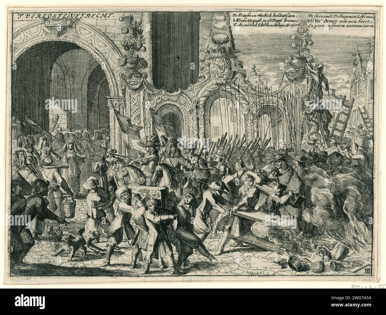 La partenza dei francesi da Utrecht nel novembre 1673, Johannes Jacobsz van den Aveele, 1674 stampò la partenza dei francesi da Utrecht il 23 novembre 1673. In primo piano, tutti gli attributi cattolici che sono stati rimossi dal Duomo sono bruciati. A sinistra, le donne con le scope e il lavaggio in chiesa per pulirla di nuovo. Gli archi di trionfo sono fondati sullo sfondo del Principe d'Orange. In alto a destra, due versi a tre zampe in olandese. Terza stampa di una serie di cinque stampe sugli eventi accaduti a Utrecht per il periodo 1672-74. Tipografia: Olanda settentrionale Foto Stock