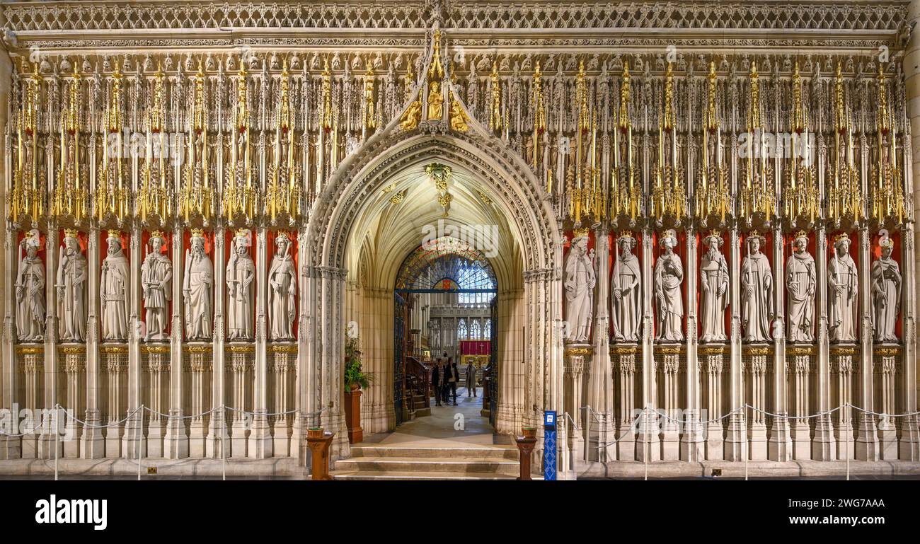 The Kings' Screen (schermo del coro) a York Minster, York, Inghilterra, Regno Unito. Lo schermo mostra quindici re che vanno da Guglielmo il Conquistatore a Enrico IV Foto Stock