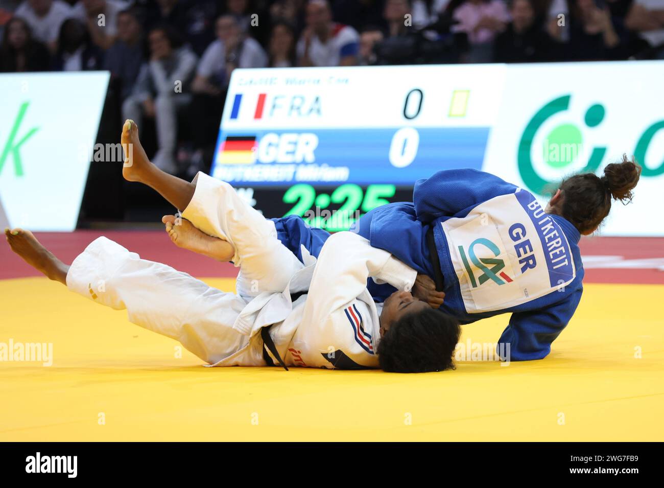 Thierry Larret/Maxppp. Judo International. Grand Slam di Parigi. Accor Arena Bercy, Parigi (75), le 3 fevrier 2024. Finale moins 70 kg Femmes : Marie Eve GAHIE (fra) vs Miriam BUTKEREIT (GER) credito: MAXPPP/Alamy Live News Foto Stock