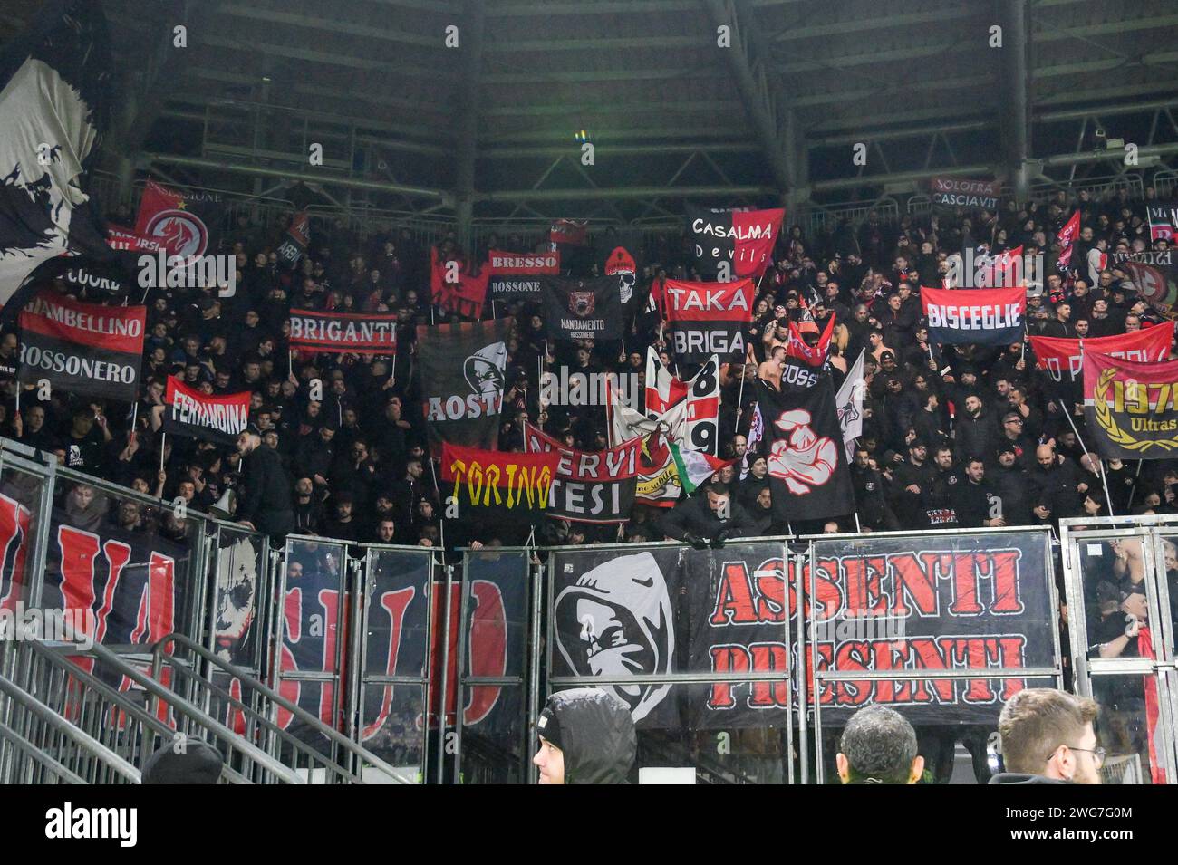 Frosinone, Italia. 3 febbraio 2024. Foto Fabrizio Corradetti/LaPresse 03 febbraio 2024 Frosinone, Italia - Frosinone calcio vs AC Milano - Campionato italiano di calcio serie A TIM 2023/2024 - Stadio Benito stirpe nella foto: Tifosi Milano 03 febbraio 2024 Frosinone, Italia - Frosinone calcio vs AC Milan - Campionato Italiano di calcio serie A 2023/2024 - Stadio Benito Stirpe. Nella foto: Credit: LaPresse/Alamy Live News Foto Stock