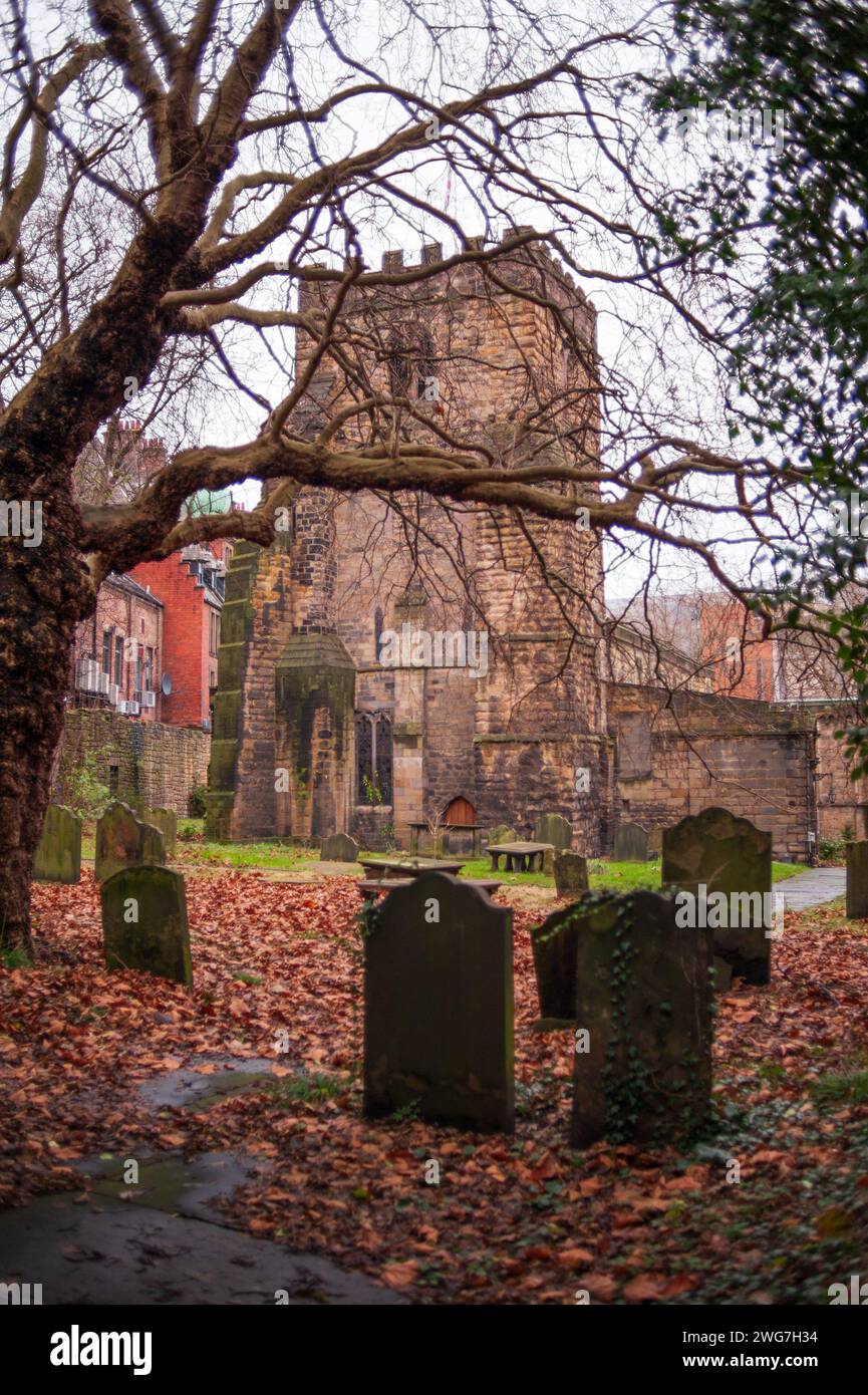 St Andrew's Church: Un faro senza tempo nel cuore di Newcastle upon Tyne Foto Stock