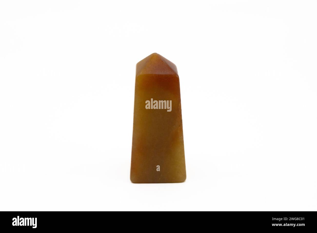 Orange Aventurine è una varietà di quarzo conosciuta per il suo colore da arancione a marrone rossastro e per l'effetto scintillante o scintillante. Foto Stock