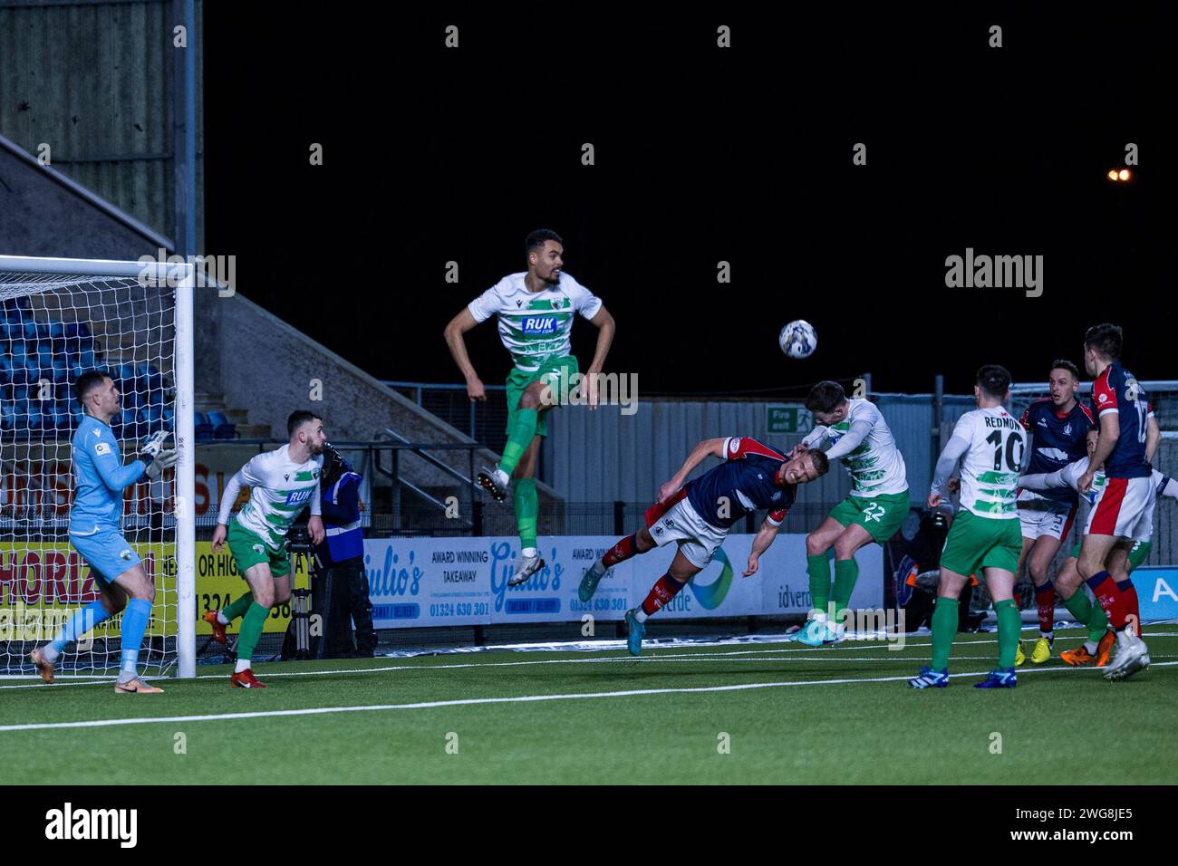 Falkirk, Scozia. 3 febbraio 2024. Chaos in the New Saints box nel primo tempo Credit: Raymond Davies / Alamy Live News Foto Stock