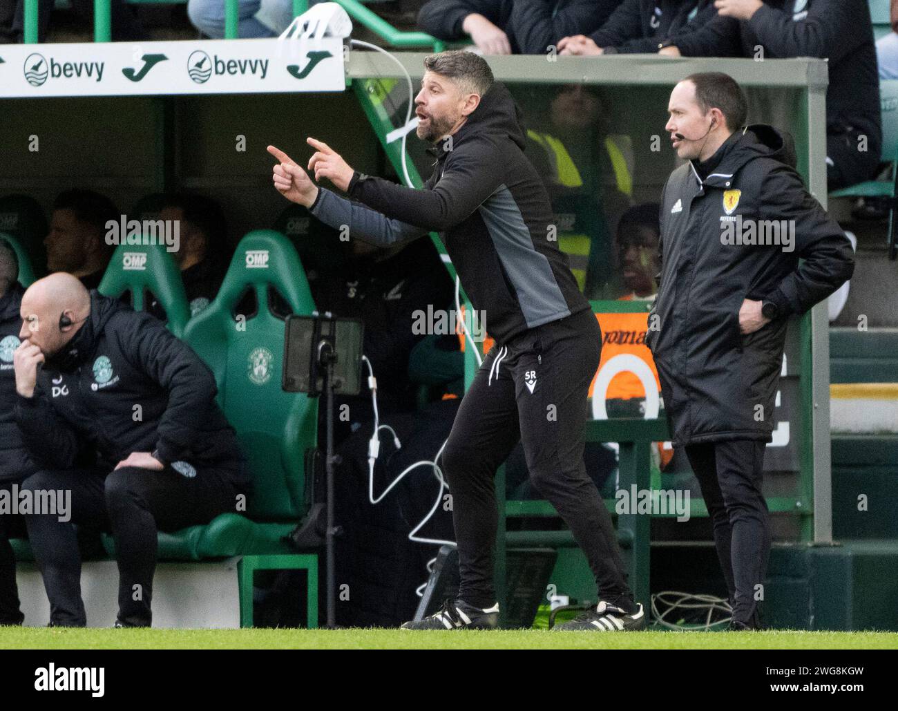 Edimburgo, Regno Unito. 3 febbraio 2024. Scottish Premiership - Hibernian FC V St Mirren FC 03/02/2024 St Mirren manager, Stephen Robinson, grida ai suoi giocatori mentre l'Hibernian affronta St Mirren nella Scottish Premiership allo Easter Road Stadium, Edimburgo, Regno Unito credito: Ian Jacobs/Alamy Live News Foto Stock