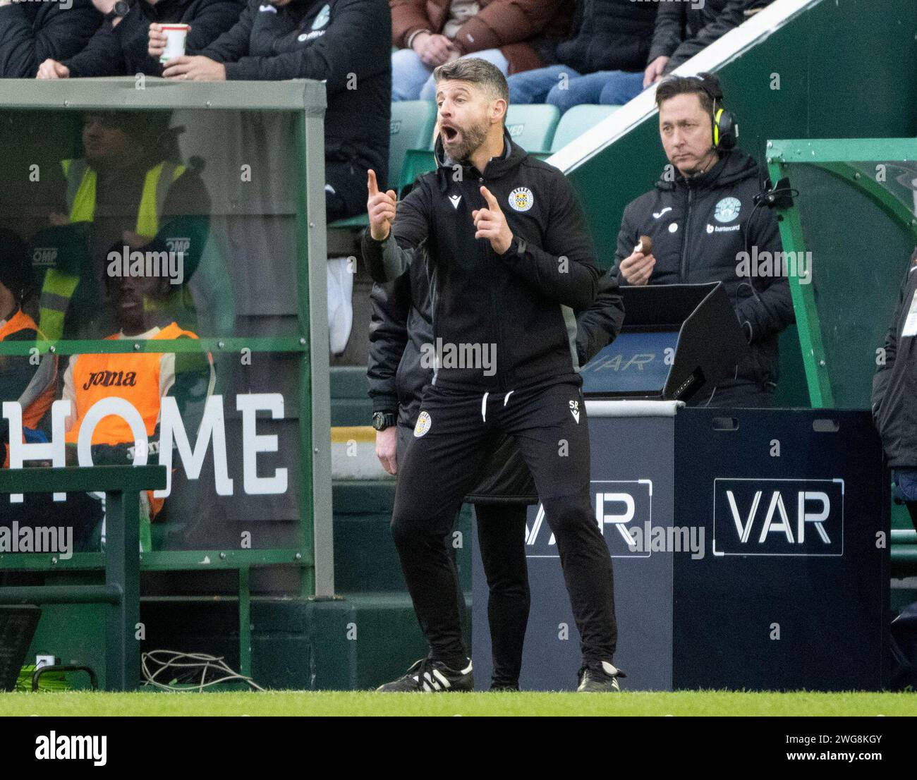 Edimburgo, Regno Unito. 3 febbraio 2024. Scottish Premiership - Hibernian FC V St Mirren FC 03/02/2024 St Mirren manager, Stephen Robinson, grida ai suoi giocatori mentre l'Hibernian affronta St Mirren nella Scottish Premiership allo Easter Road Stadium, Edimburgo, Regno Unito credito: Ian Jacobs/Alamy Live News Foto Stock