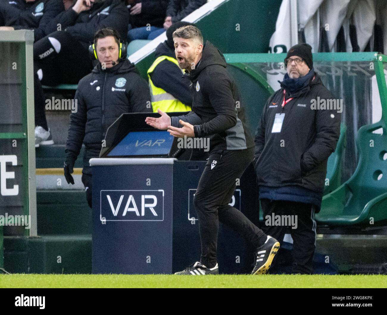 Edimburgo, Regno Unito. 3 febbraio 2024. Scottish Premiership - Hibernian FC V St Mirren FC 03/02/2024 St Mirren manager, Stephen Robinson, grida ai suoi giocatori mentre l'Hibernian affronta St Mirren nella Scottish Premiership allo Easter Road Stadium, Edimburgo, Regno Unito credito: Ian Jacobs/Alamy Live News Foto Stock