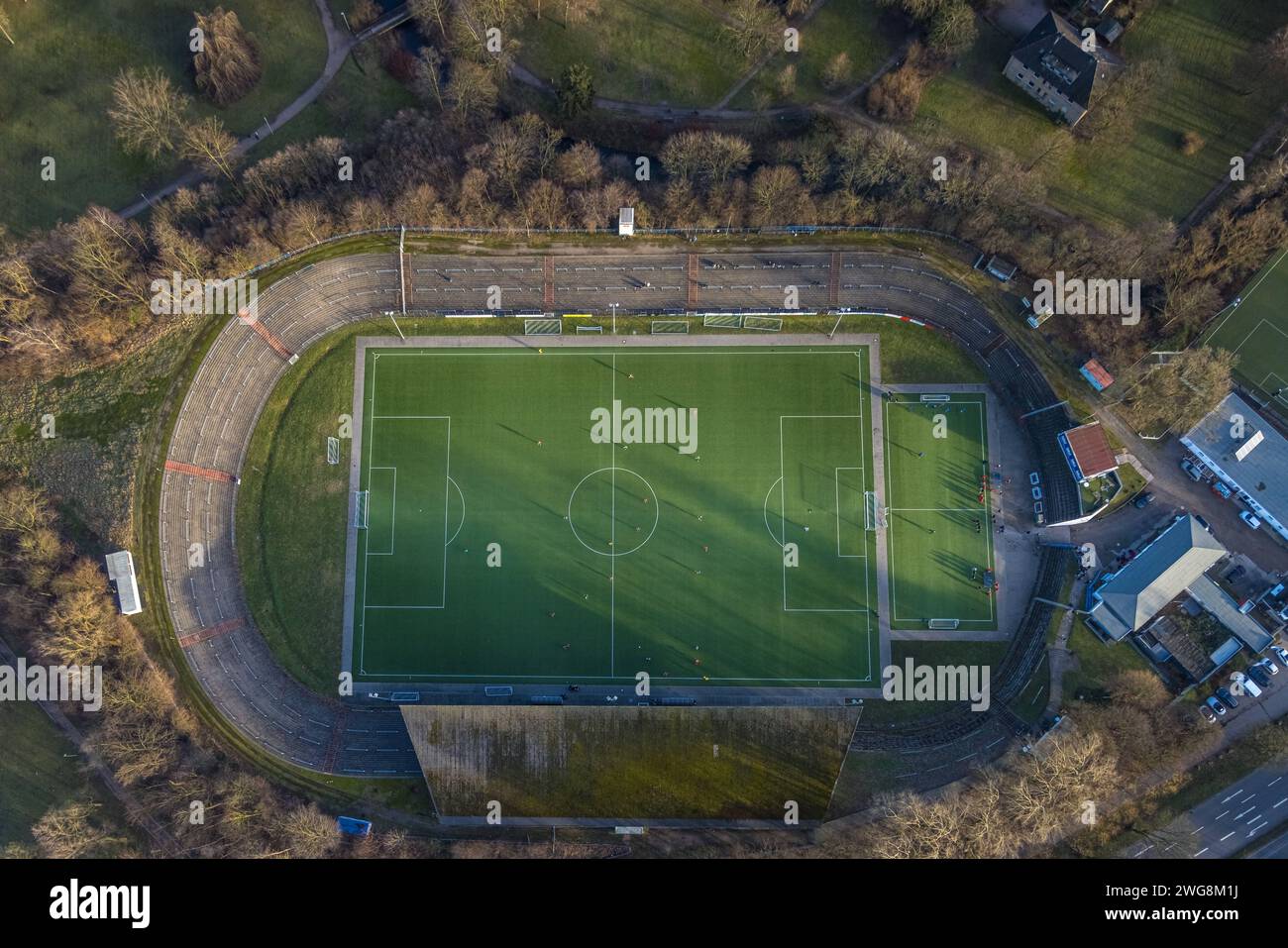 Luftbild, Westfaliastadion, Stadion am Schloss Strünkede des SC 04 Westfalia Herne, Baukau, Herne, Ruhrgebiet, Nordrhein-Westfalen, Deutschland ACHTUNGxMINDESTHONORARx60xEURO *** Vista aerea, Westfaliastadion, stadio presso il castello di Strünkede, SC 04 Westfalia Herne, Baukau, Herne, regione della Ruhr, Renania settentrionale-Vestfalia, Germania ATTENTIONxMINDESTHONORARx60xEURO Foto Stock