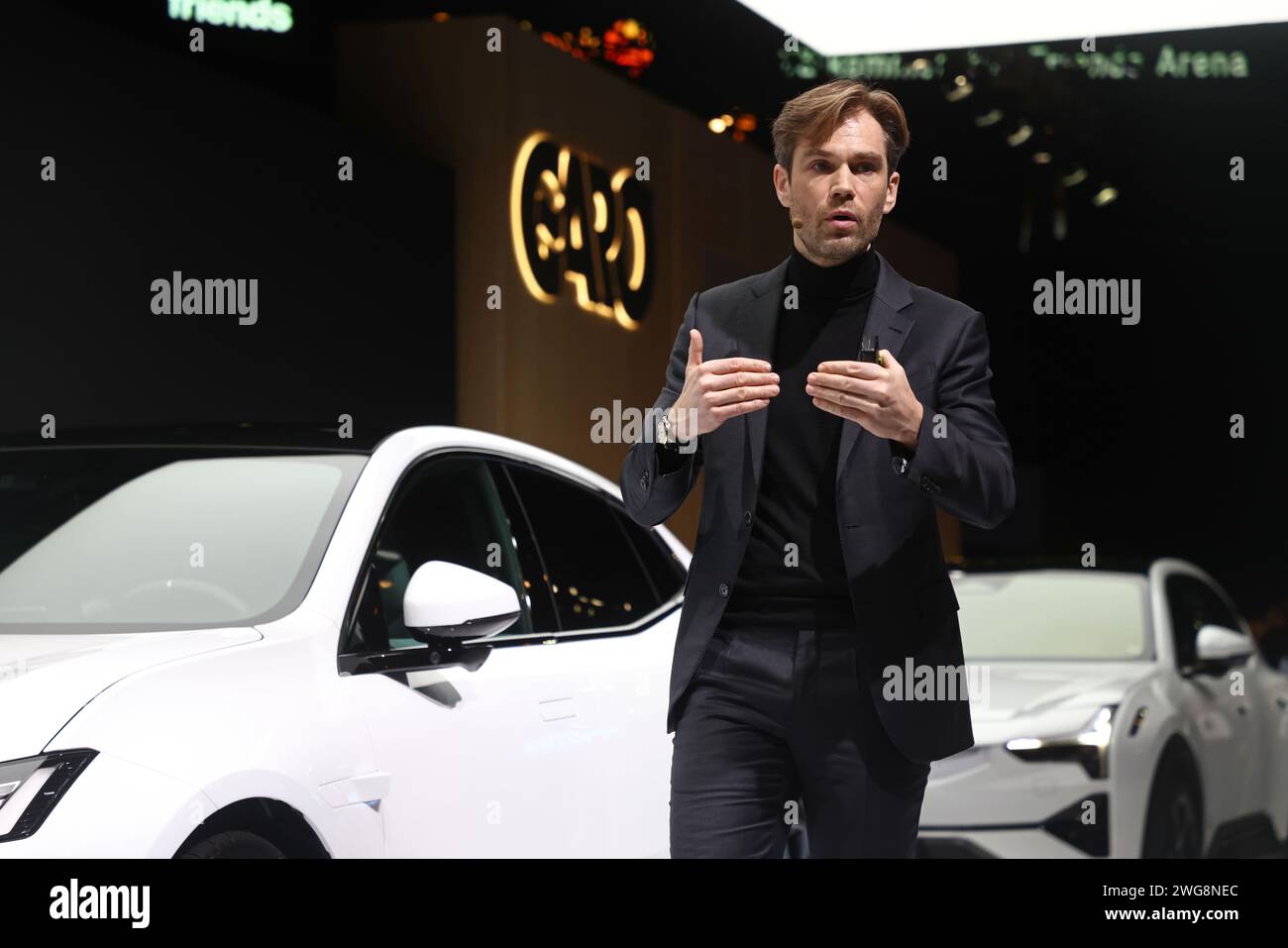 Presentazione di Polestar 4 durante la proiezione stampa di venerdì durante la più grande fiera europea delle auto elettriche, eCarExpo, presso l'arena Friends di Stoccolma, Svezia. Nella foto: Maximilian Missoni, Design manager Polestar. Foto Stock