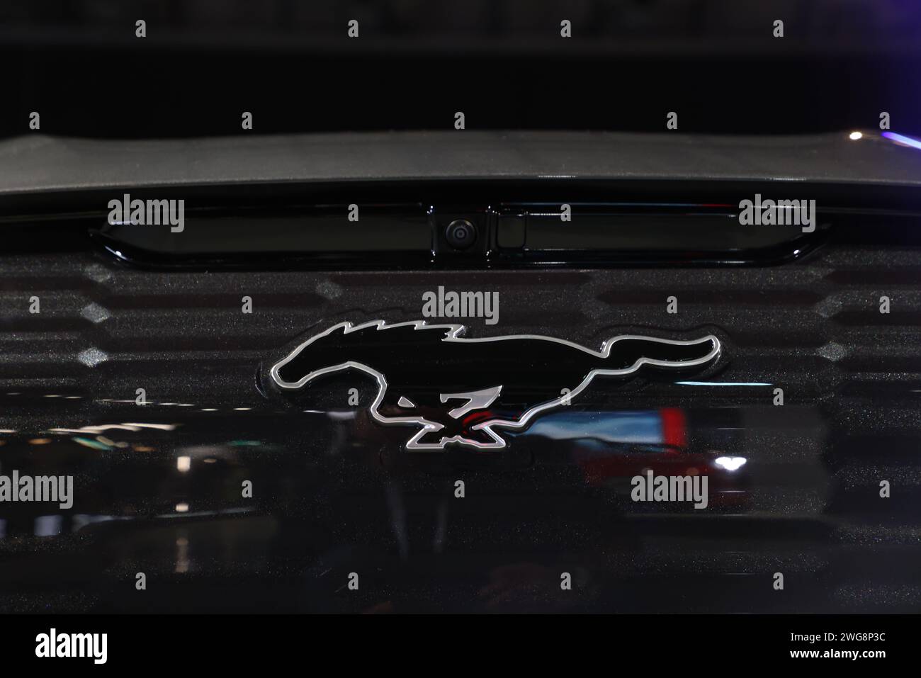 Ford Mustang Mach-e durante la proiezione stampa di venerdì in occasione della più grande fiera europea delle auto elettriche, eCarExpo, presso l'arena Friends di Stoccolma, Svezia. Foto Stock