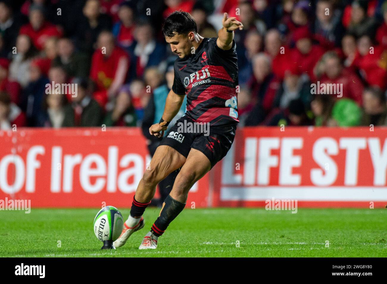 Cork, Irlanda. 3 febbraio 2024. Taha Kemara di Crusaders si è convertita durante il test match tra Munster Rugby e Crusaders al Pairc UI Chaoimh di Cork, Irlanda, il 3 febbraio 2024 (foto di Andrew SURMA/ Credit: SIPA USA/Alamy Live News Foto Stock