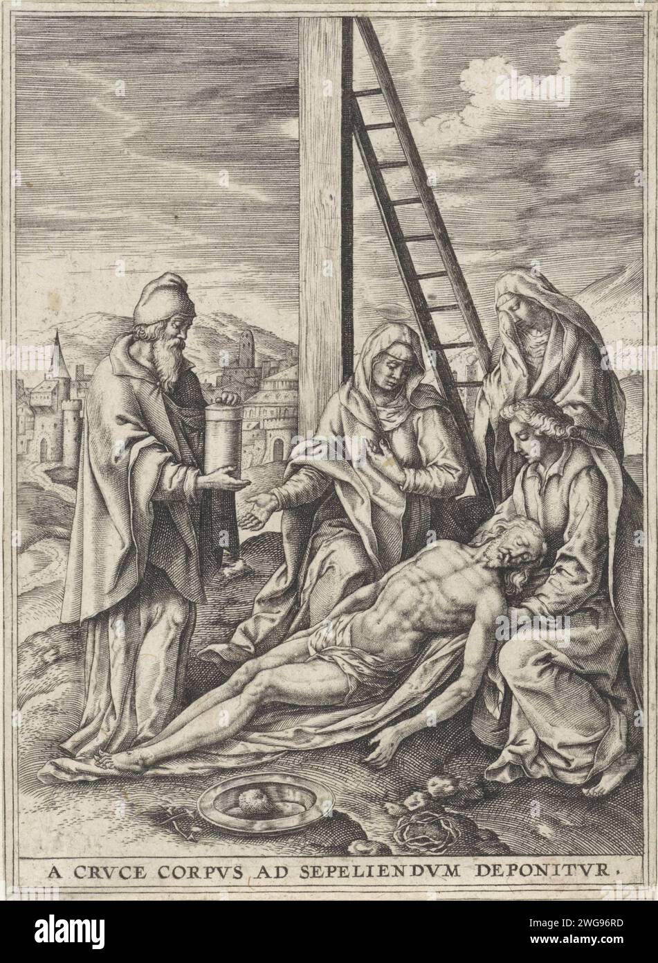 Istituzioni di Cristo, Anonimo, dopo Maerten de Vos, 1560 - 1600 stampa Giovanni sostiene il corpo di Cristo. Maria e Maria Magdalena in lutto. A sinistra Nikodemus con una mirra e/o aloe per sferrare il corpo. Gli strumenti della passione sono davanti. Sotto una spiegazione di una riga in latino. Tipografia: Low Countriesafter design by: Anversa carta incisione lamentazione sul Cristo morto da parte dei suoi parenti e amici (Cristo di solito senza corona di spine). Cristo è deposto  discesa dalla croce Foto Stock