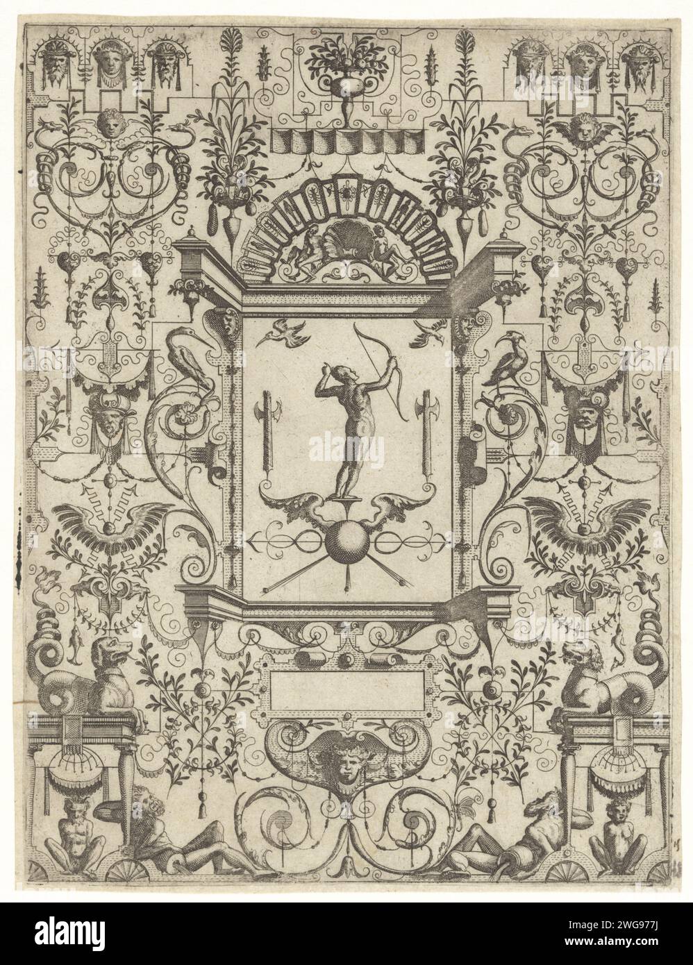 Fantasia architettonica con un uomo con un arco, 1565 - 1571 stampa uomo, fiancheggiato da faci, in piedi su una sfera alata. In basso a sinistra e in basso a destra c'è una figura accoccolata sotto un baldacchino su cui si trova un cane con una coda di pesce. Dalla serie di pagine del titolo + 16 riviste con cartigli o fantasie architettoniche, con una performance in una cornice di grote con creature favolose, animali, ghirlande, trofei e massoni. Incisione della carta nei Paesi Bassi (possibilmente) Foto Stock