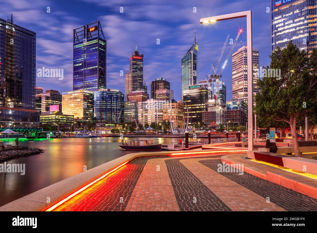 Crepuscolo a Elizabeth Quay, Perth, Australia Occidentale Foto Stock