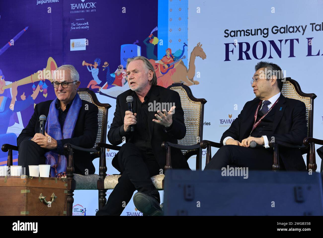 Jaipur, India. 3 febbraio 2024. L'ex primo ministro australiano Malcolm Turnbull, l'alto Commissario australiano in India Philip Green e l'ambasciatore del Giappone in India Hiroshi Suzuki partecipano a una sessione al Jaipur Literature Festival 2024 a Jaipur, Rajasthan, India, il 3 febbraio 2024. (Foto di Vishal Bhatnagar/NurPhoto) credito: NurPhoto SRL/Alamy Live News Foto Stock