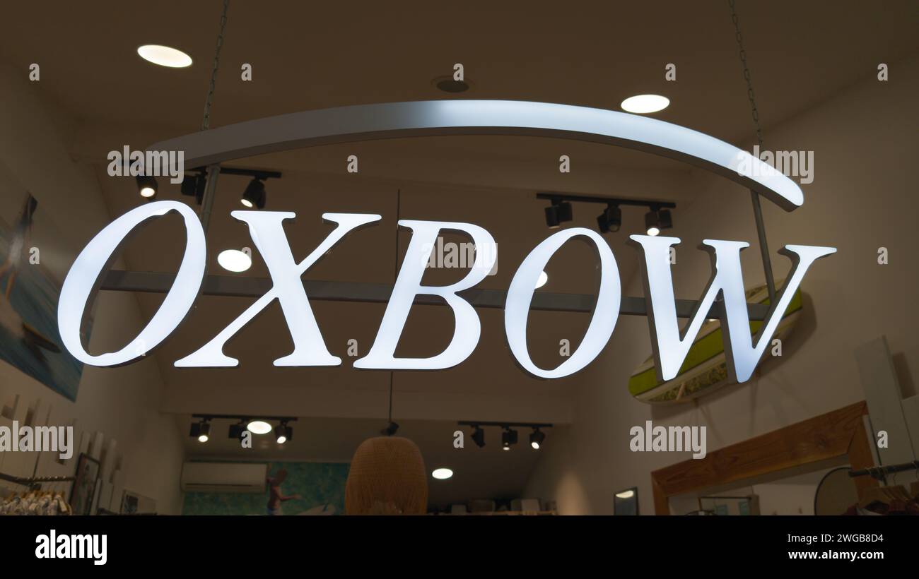 Bordeaux , Francia - 01 29 2024 : insegna con il logo di oxbow e testo del marchio sul negozio di abbigliamento per facciate, rivenditore di moda francese, surfwear e boardsports entran Foto Stock