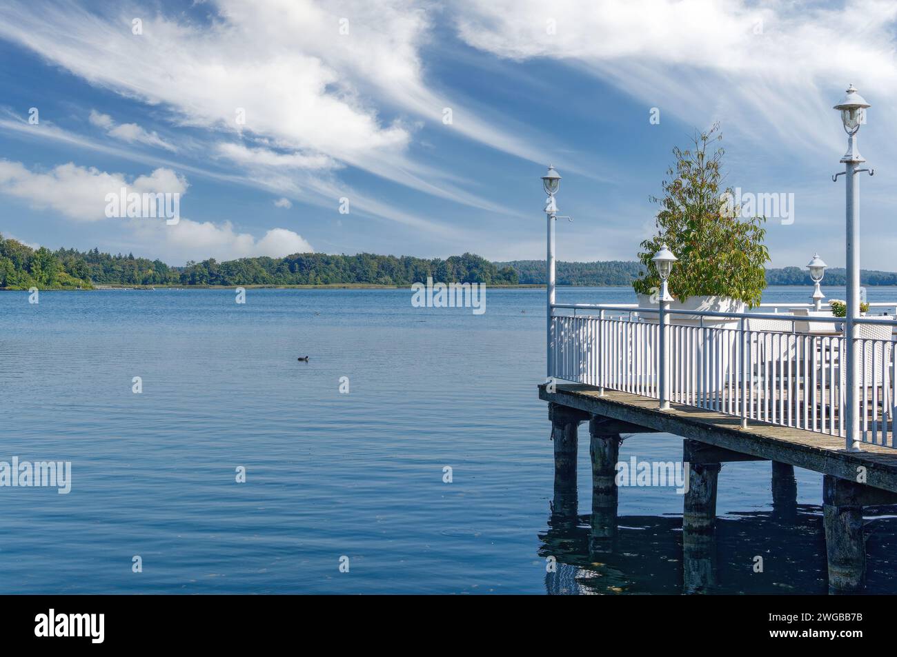 Idilliaco luogo di riposo a Cracovia al mattino, distretto dei laghi di Meclemburgo, Germania Foto Stock