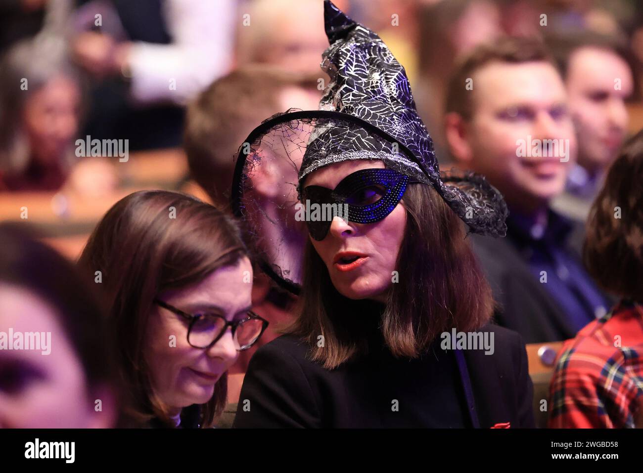 Quindici anni di tradizione carnevalesca sono stati celebrati nella sala concerti Vatroslav Lisinski a Zagabria, Croazia il 03. Febbraio 2024. Il carnevale è stato caratterizzato da una spettacolare esecuzione della cantata Carmina Burana nella sala grande sotto la direzione del direttore rinascimentale Mario Kovac. Hanno eseguito questa cantata estremamente popolare di Carl Orff in un modo unico che ha attratto magneticamente gli ascoltatori in tutto il mondo per quasi 90 anni. Dopo il concerto si tenne una serata di ballo nella hall. Foto: Marko Prpic/PIXSELL credito: Pixsell/Alamy Live News Foto Stock