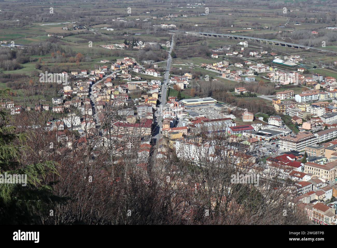 Civita superiore - piana di Bojano dal belvedere di Larghetto gentile Foto Stock