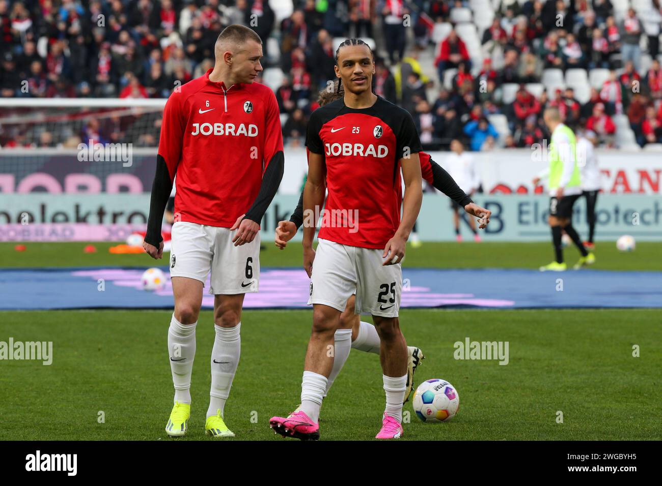 ©PHOTOPQR/VOIX DU NORD/Thierry Thorel ; 03/02/2024 ; Fribourg en Brisgau, le 3 fevrier 2024 - rencontre de la Bundesliga a l'Europa Park Stadion entre le SC Freiburg et le VfB Stuttgart , 25 le Francais Sildillia Eric - foto : Thierry Thorel / la Voix du Nord Freiburg im Breisgau, 3 febbraio 2024 - Bundesliga partita all'Europa Park Stadion tra SC Freiburg e VfB Stoccarda - Foto Stock