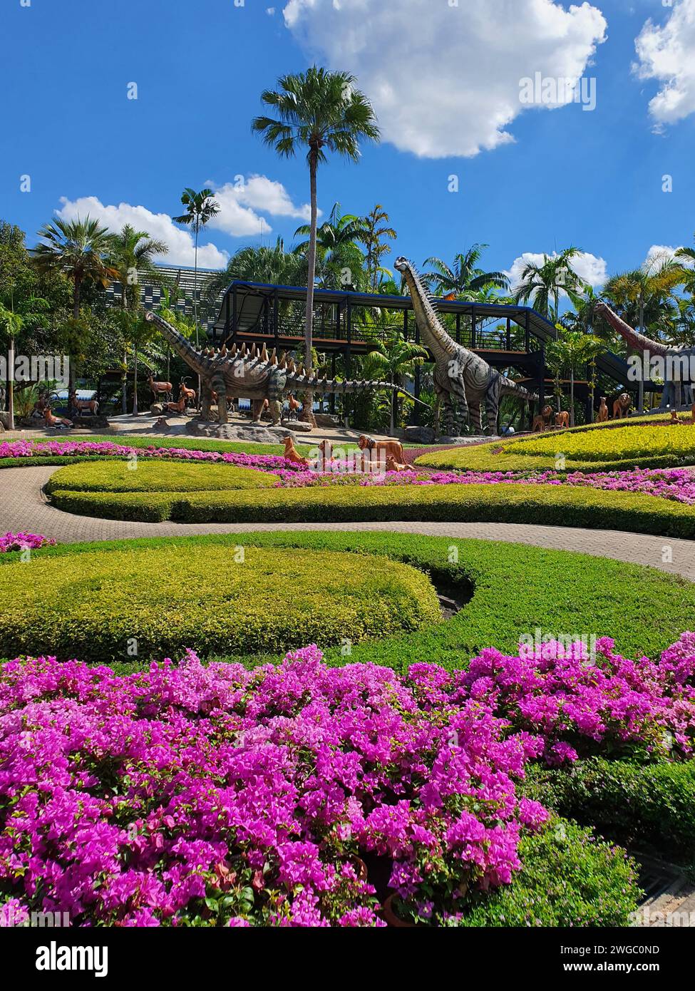 Pattaya, Thailandia - 10 dicembre 2023: Giardino botanico tropicale di Nong Nooch, Pattaya, Thailandia in una giornata di sole Foto Stock