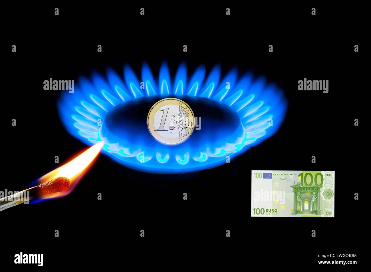 Fiamma gassosa con moneta da 1 euro, embargo sul gas, prezzi dell’energia, tasso di inflazione, prezzo del gas, burning match, 100, euro, banconota, banconota da 100 euro Foto Stock