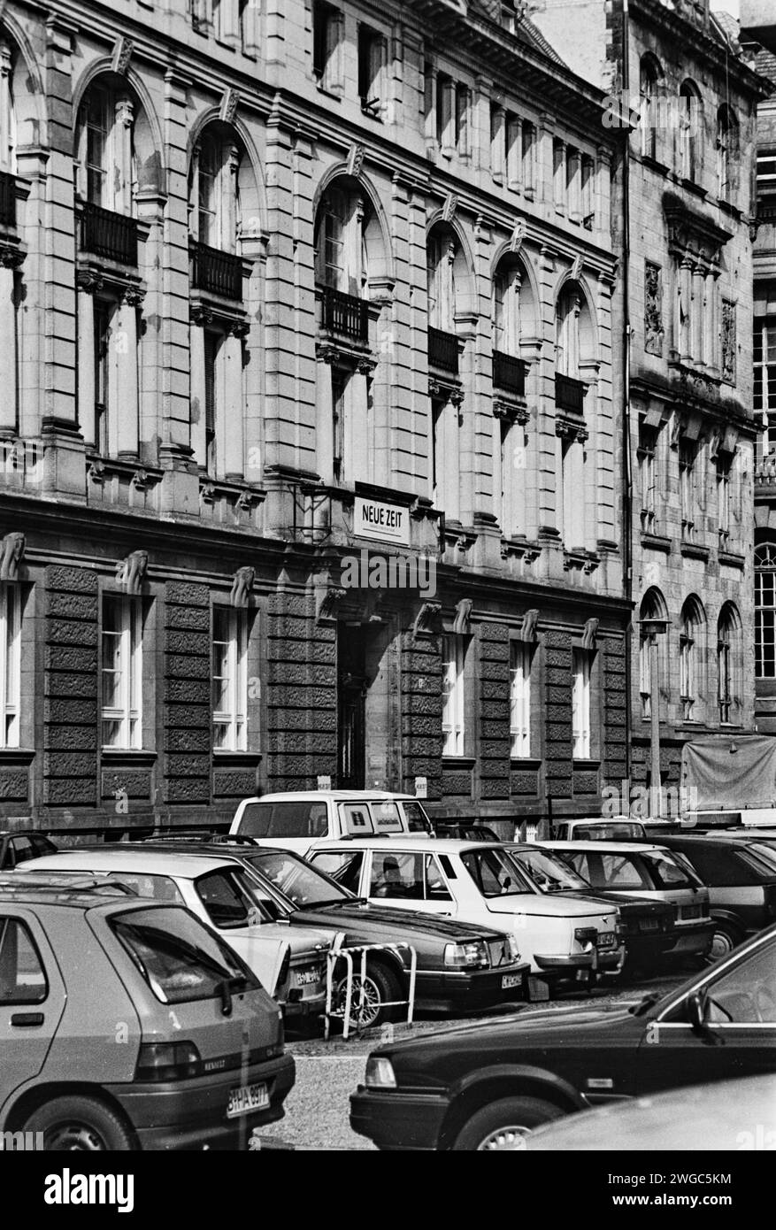 Ufficio editoriale del quotidiano Neue Zeit, ex organo della CDU della RDT, nel luglio 1992, Mittelstrasse, quartiere Mitte, Berlino, Germania Foto Stock