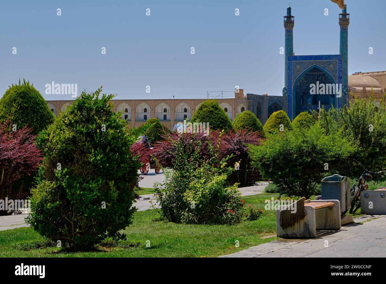 Isfahan, Iran, 06.30.2023: Naqsh-e Jahan Square, Architecture details and Life in Naqsh-e Jahan Square, esfehan, iran Foto Stock