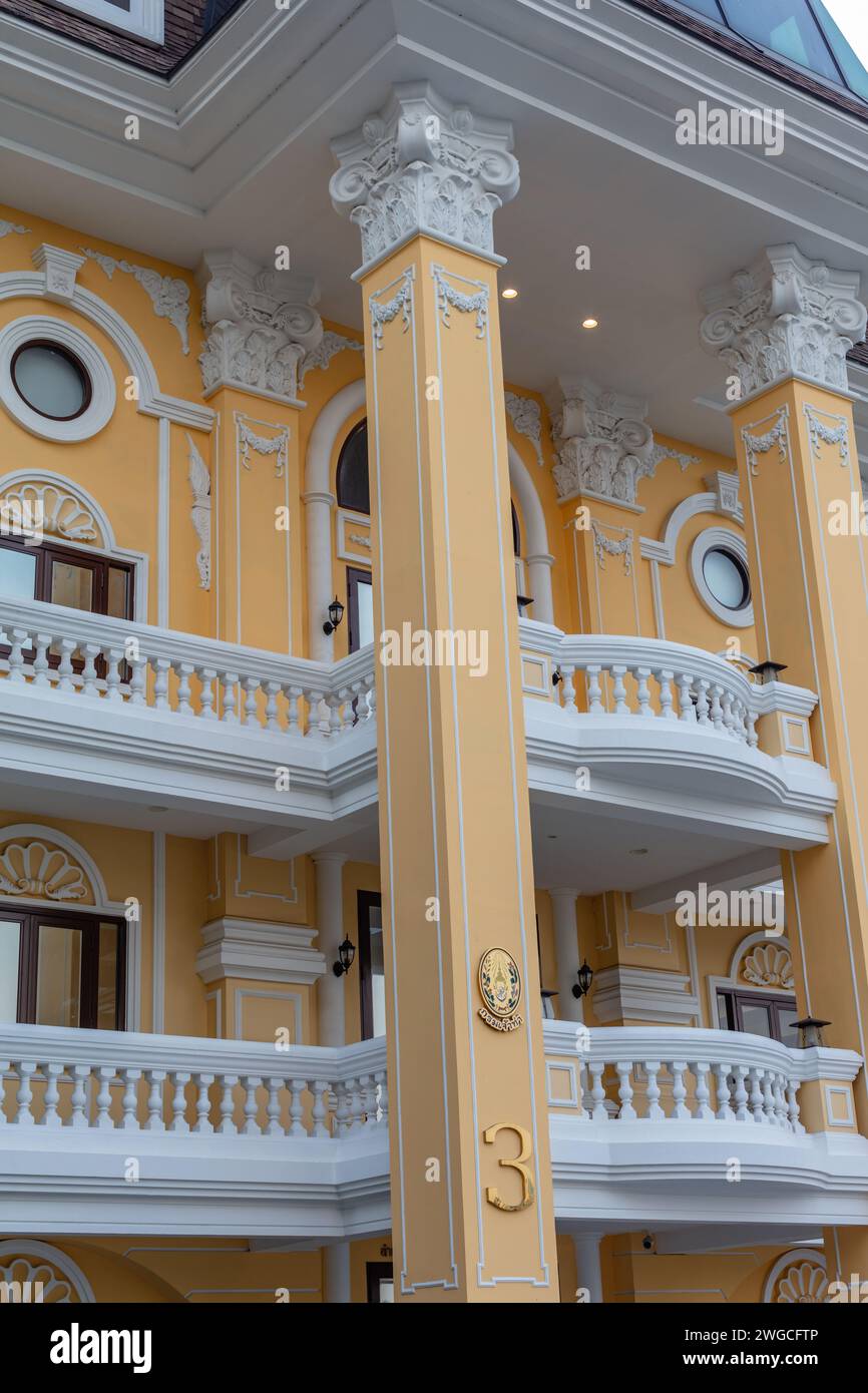 Edificio storico del Dipartimento della Marina (Krom Chao Tha) a Talad noi, Bangkok, Thailandia. Foto Stock