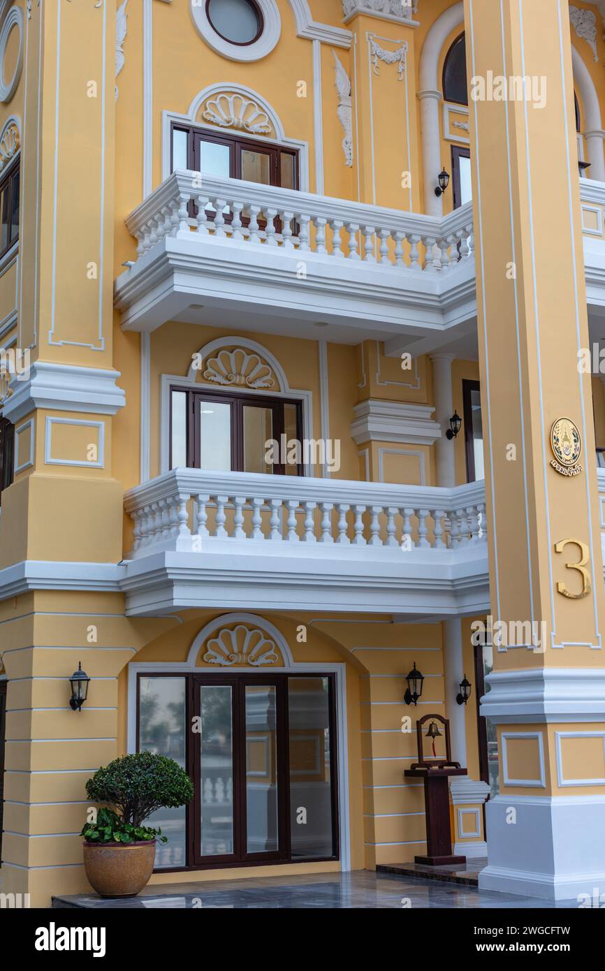 Edificio storico del Dipartimento della Marina (Krom Chao Tha) a Talad noi, Bangkok, Thailandia. Foto Stock