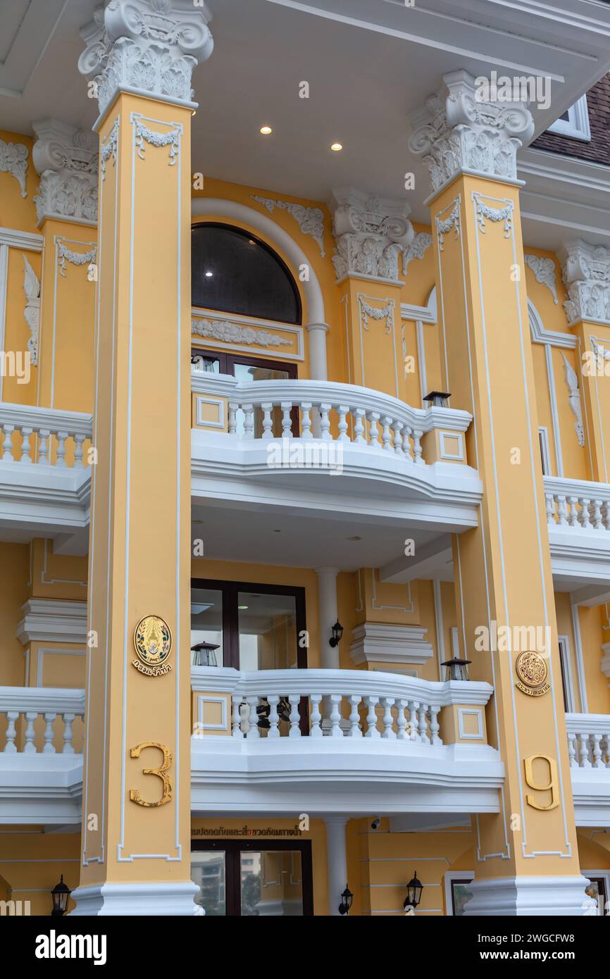 Edificio storico del Dipartimento della Marina (Krom Chao Tha) a Talad noi, Bangkok, Thailandia. Foto Stock