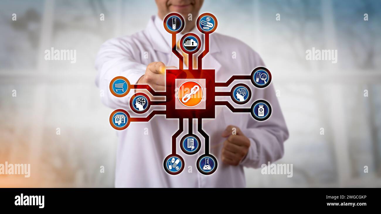 Ricercatore farmaceutico irriconoscibile che attiva un'app blockchain nel cyberspazio. Metafora IT del settore farmaceutico per la tecnologia di contabilità virtuale digitale Foto Stock