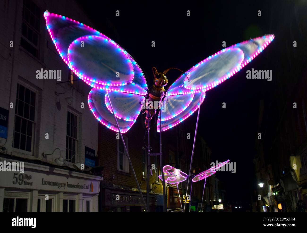 Il Festival della luce di Gravesend illumina i giorni bui dell'inverno. In tutta la città ci sono installazioni artistiche e artisti che si impegnano con la città Foto Stock