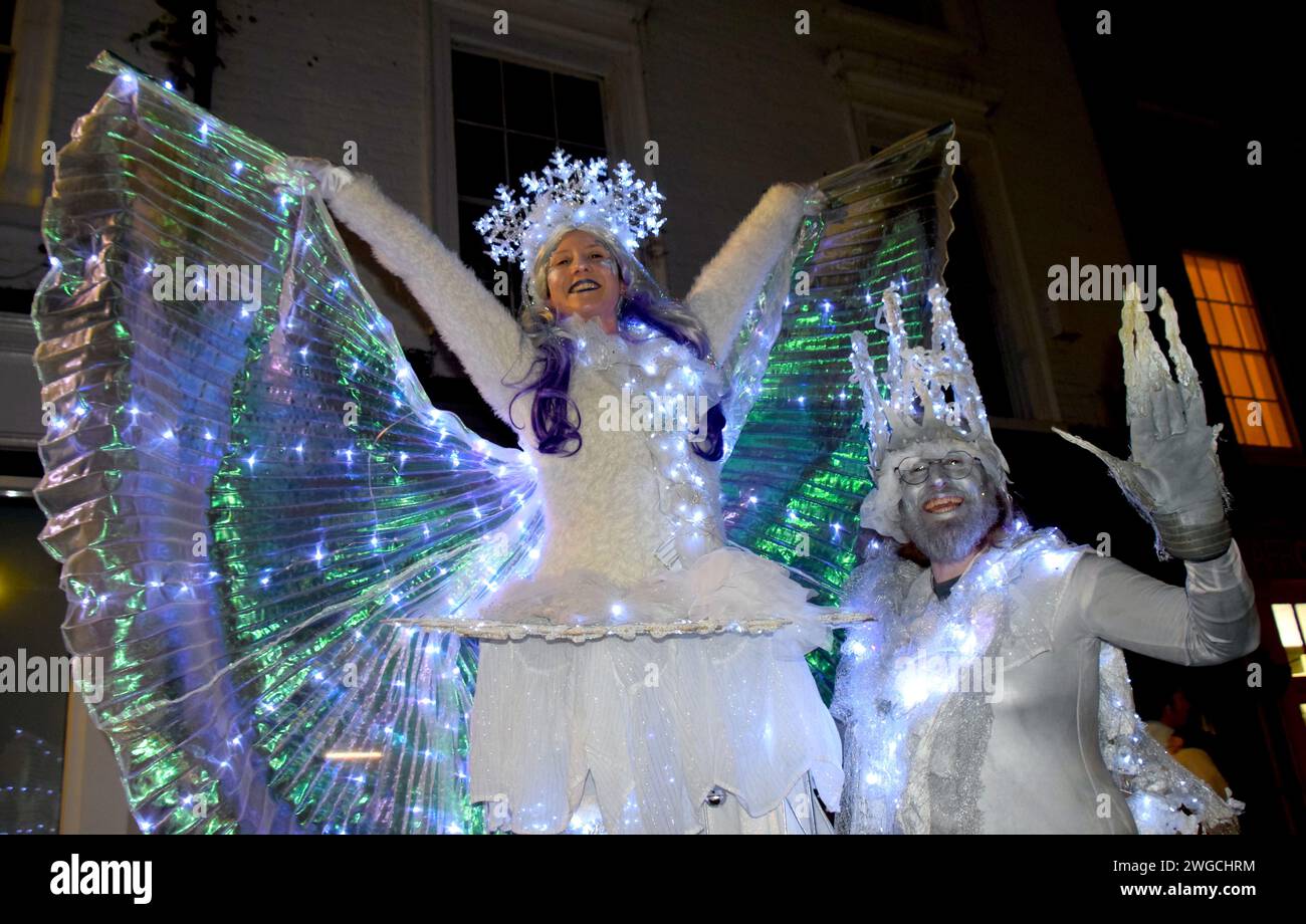 Il Festival della luce di Gravesend illumina i giorni bui dell'inverno. In tutta la città ci sono installazioni artistiche e artisti che si impegnano con la città Foto Stock