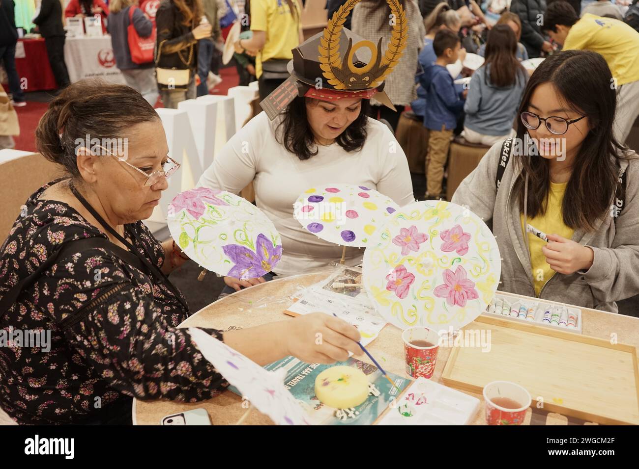Los Angeles, USA. 3 febbraio 2024. Le persone creano dipinti durante l'annuale Los Angeles Travel & Adventure Show a Los Angeles, negli Stati Uniti, 3 febbraio 2024. Il Los Angeles Travel & Adventure Show del 2024 ha avuto inizio qui sabato. Crediti: Zeng Hui/Xinhua/Alamy Live News Foto Stock
