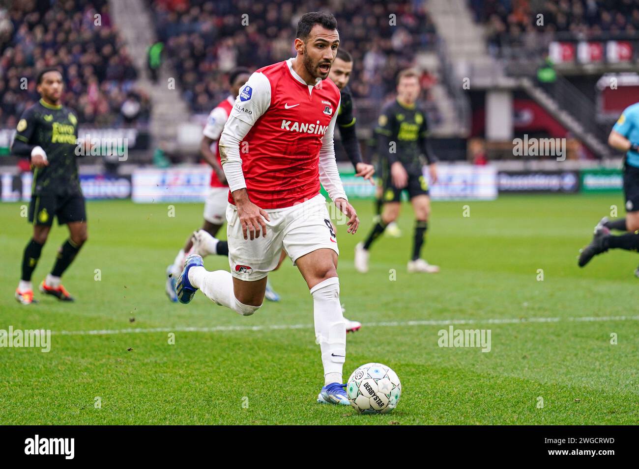 Alkmaar, Paesi Bassi. 4 febbraio 2024. ALKMAAR, PAESI BASSI - 4 FEBBRAIO: Vangelis Pavlidis dell'AZ dribbling durante la partita olandese Eredivisie tra AZ e Feyenoord all'AFAS Stadion il 4 febbraio 2024 ad Alkmaar, Paesi Bassi. (Foto di Joris Verwijst/Orange Pictures) credito: dpa/Alamy Live News Foto Stock