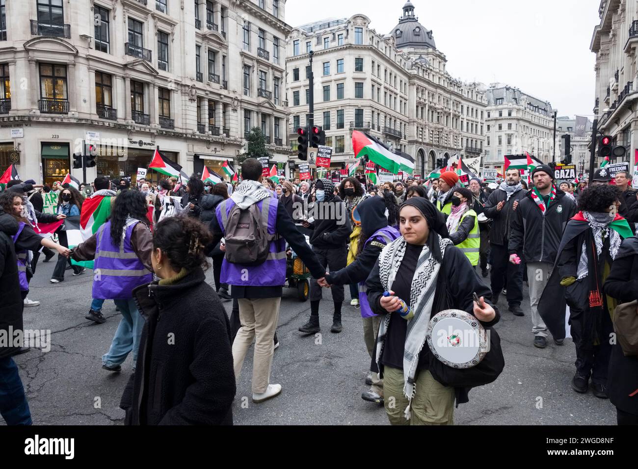 Londra, Regno Unito - 3 febbraio 2024 - i manifestanti del movimento giovanile palestinese chiedono un cessate il fuoco a Gaza. Marzo organizzato dalla Palestina Solidarity Campaign. Foto Stock