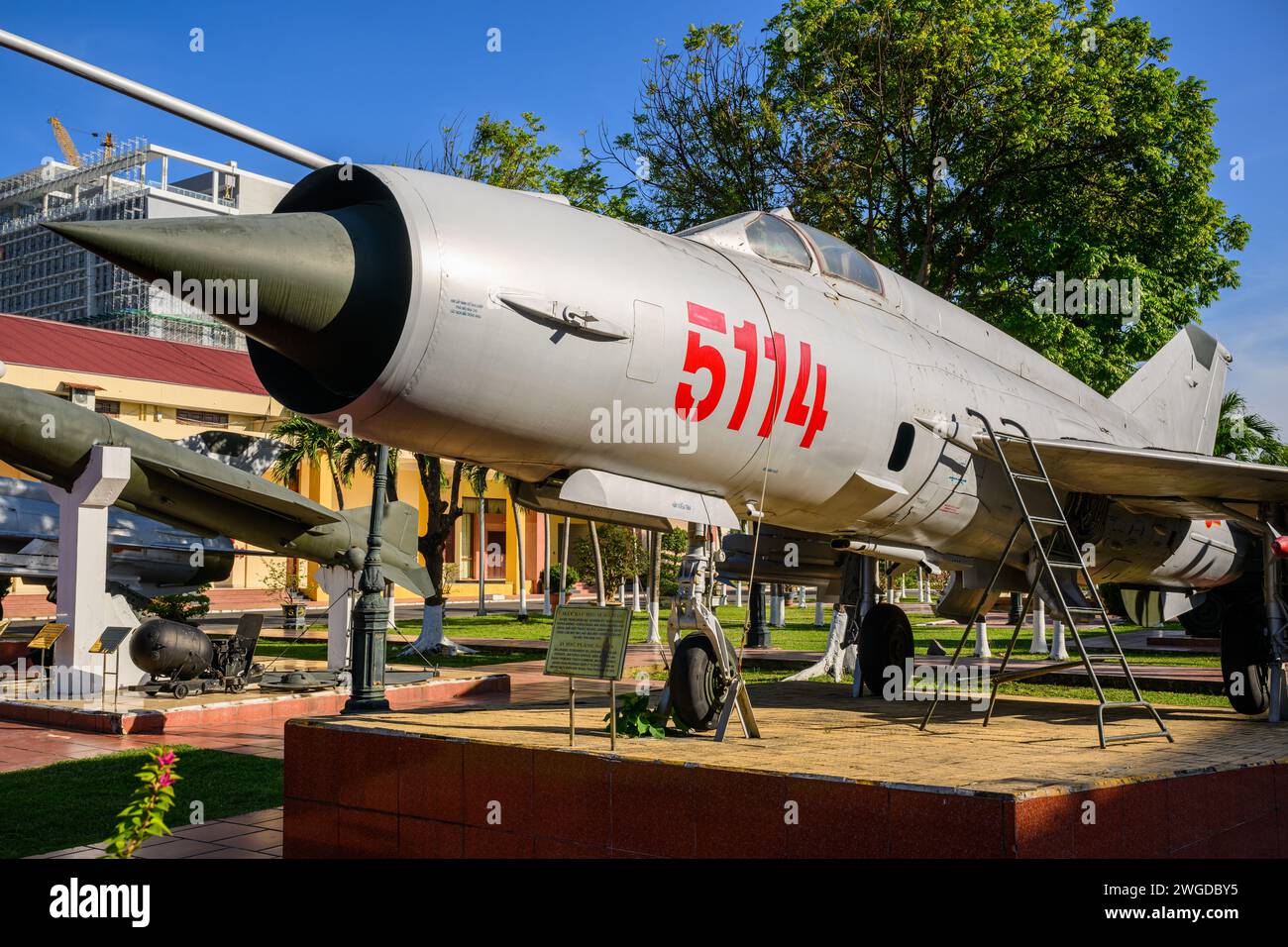 Un aereo da caccia MIG-21 dell'Aeronautica militare vietnamita al Museo di ho chi Minh, da Nang, Vietnam Foto Stock
