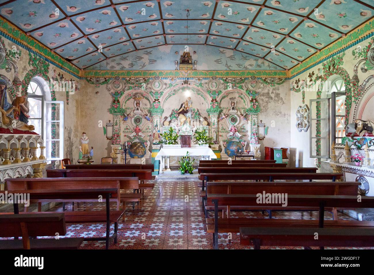 All'interno della chiesa di Sainte-Anne (Église Sainte-Anne) a Saint-Benoît de la Reunion, la chiesa più bella dell'isola di Reunion. Foto Stock