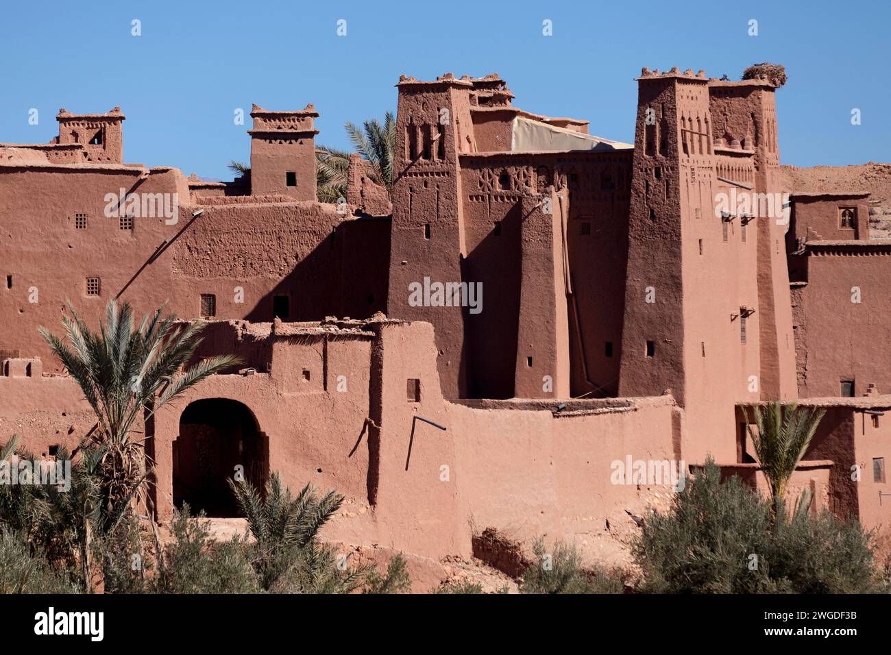 Ait Benhaddou è un ighrem (villaggio fortificato in inglese), lungo l'ex rotta carovana tra il Sahara e Marrakech nell'attuale Marocco. E' vero Foto Stock
