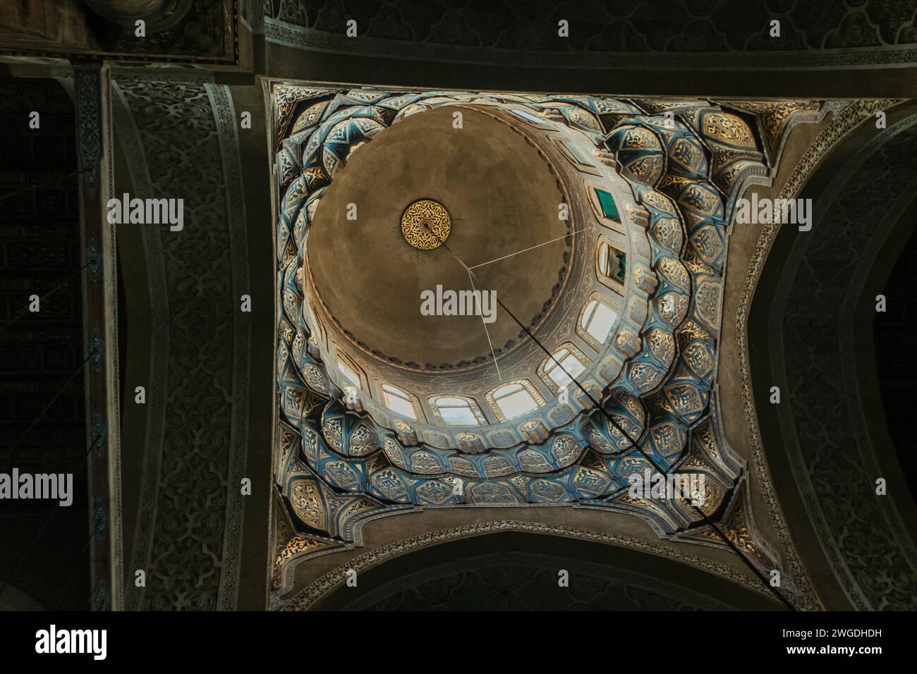 Soffitto interno della Moschea del Sultano Hassan a Fatimide o al Cairo medievale , Egitto Foto Stock