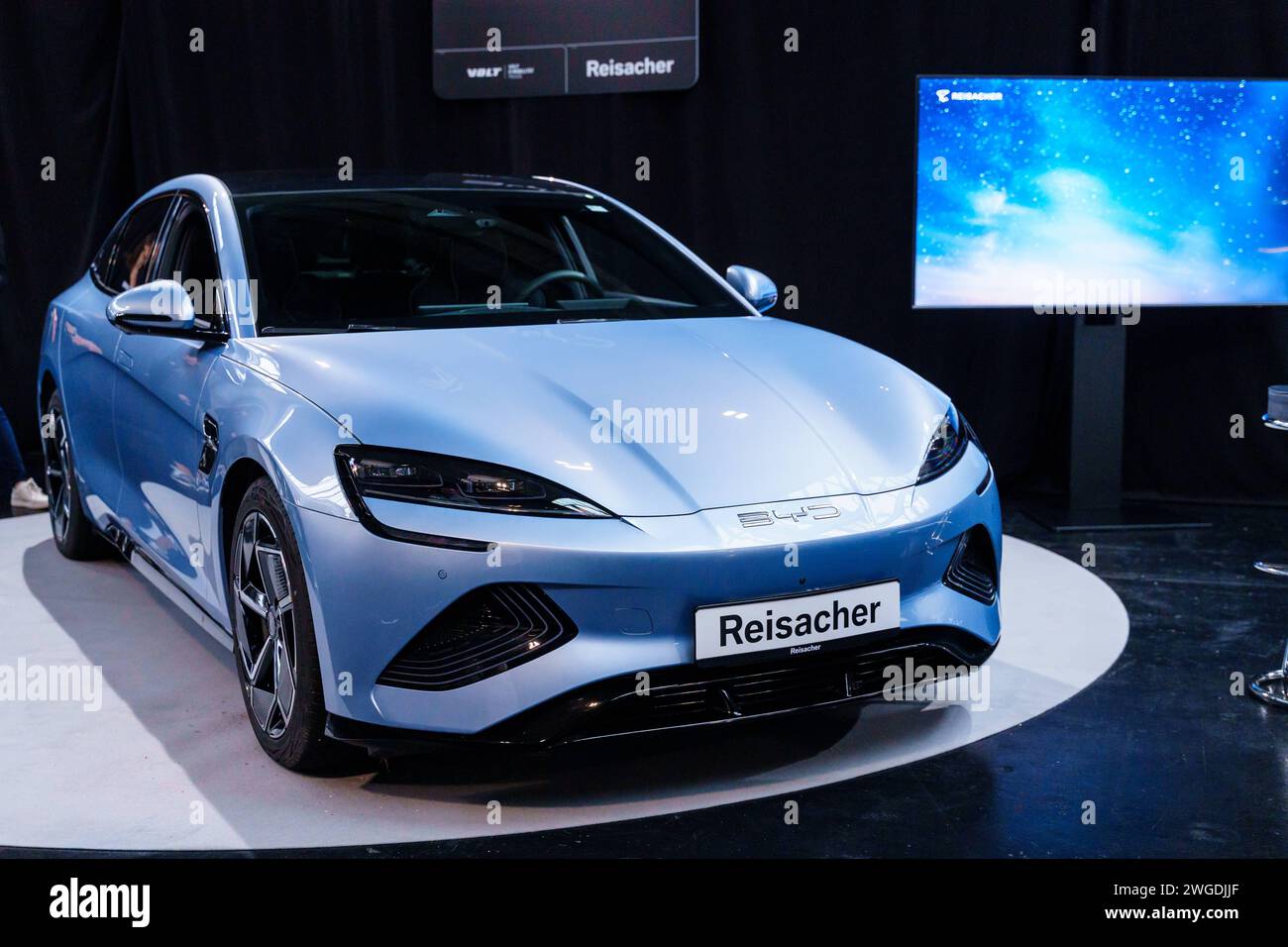 Augusta, Baviera, Germania - 2 febbraio 2024: BYD Seal e-car esposta alla fiera VOLT DI Augusta *** BYD Seal e-Auto ausgestellt auf der VOLT Messe di Augusta Foto Stock